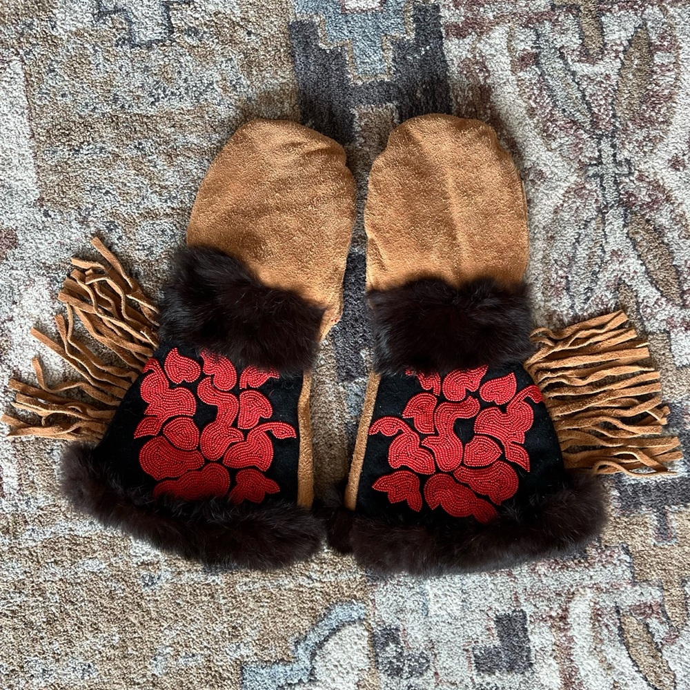 Astis Long Cuff Beaded Fringe Mittens - Picture 6 of 11